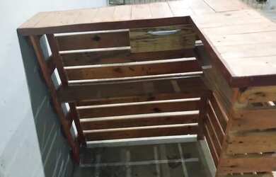 Imagem 3: Balcão de palete. Imóvel novo