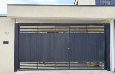 Imagem: A casa possui 3 Dormitórios, 2 Banheiros, 140m² de Área e