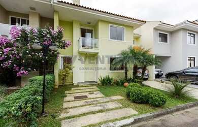 Imagem: A casa possui 3 Dormitórios, 2 Banheiros, 2 Vagas na garagem