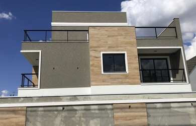 Imagem: A casa possui 3 Dormitórios, 4 Banheiros, 2 Vagas na garagem