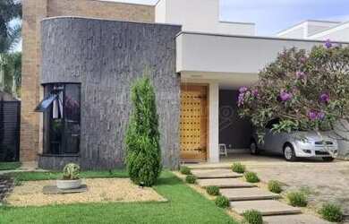 Imagem: A casa em condomínio possui 3 Dormitórios, 3 Banheiros, 4