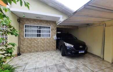 Imagem: A casa possui 2 Dormitórios, 2 Banheiros, 3 Vagas na garagem