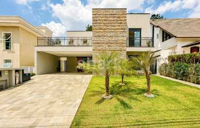 Imagem: A casa em condomínio possui 4 Dormitórios, 5 Banheiros, 4