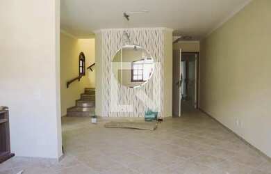 Imagem: A casa possui 3 Dormitórios, 4 Banheiros, 3 Vagas na garagem