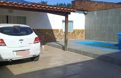 Imagem: A casa possui 2 Dormitórios, 2 Banheiros, 3 Vagas na garagem