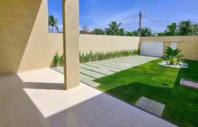 Imagem: A casa possui 3 Dormitórios, 2 Banheiros, 2 Vagas na garagem