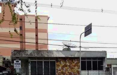 Imagem: A casa possui 4 Dormitórios, 4 Banheiros, 4 Vagas na garagem