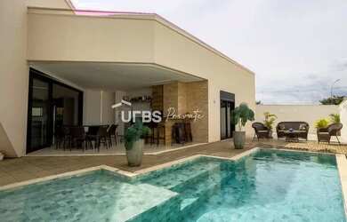 Imagem: A casa em condomínio possui 4 Dormitórios, 5 Banheiros, 3