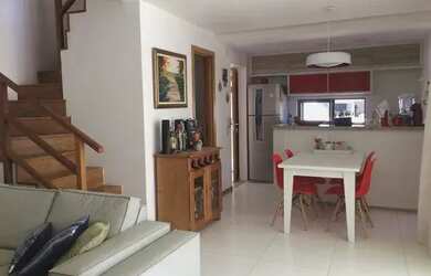 Imagem: A casa possui 2 Dormitórios, 2 Banheiros, 2 Vagas na garagem