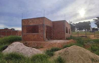 Imagem: A casa em condomínio possui 3 Dormitórios, 2 Banheiros, 1