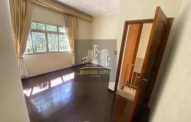 Imagem: A casa possui 3 Dormitórios, 4 Banheiros, 4 Vagas na garagem