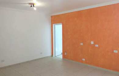 Imagem: A casa possui 2 Dormitórios, 1 Banheiro, 2 Vagas na garagem