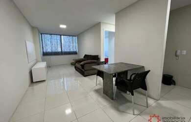 Imagem: O apartamento possui 1 Dormitório, 1 Banheiro, 1 Vaga na garagem