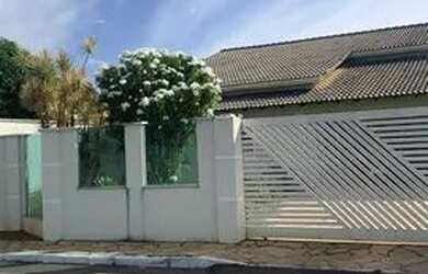 Imagem: A casa em condomínio possui 3 Dormitórios, 3 Banheiros, 4