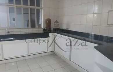 Imagem: A casa à venda possui 2 Dormitórios, 3 Banheiros, 1 Vaga na