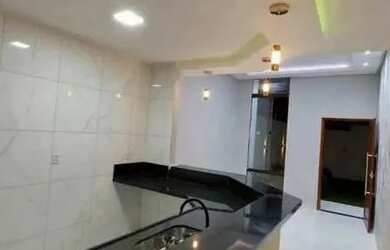 Imagem: A casa possui 3 Dormitórios, 2 Banheiros, 1 Vaga na garagem