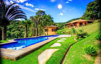 Imagem: A casa em condomínio possui 4 Dormitórios, 5 Banheiros, 5