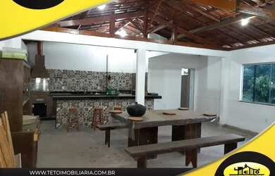 Imagem: A casa possui 3 Dormitórios, 3 Banheiros, 1 Vaga na garagem