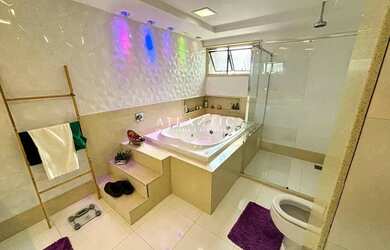 Imagem 4: Cobertura de Alto Padrão em Localização Nobre com Vista Mar e Lazer...