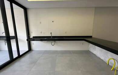 Imagem 9: Luxuoso sobrado com três suítes e piscina no Jardim Atlântico