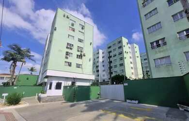 Imagem: O apartamento possui 3 Dormitórios, 1 Banheiro, 1 Vaga na garagem