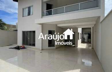 Imagem: A casa possui 4 Dormitórios, 4 Banheiros, 4 Vagas na garagem