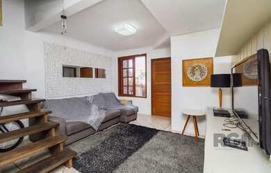 Imagem: A casa possui 3 Dormitórios, 2 Banheiros, 1 Vaga na garagem