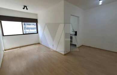 Imagem: O apartamento possui 1 Dormitório, 1 Banheiro, 1 Vaga na garagem