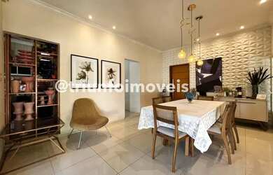 Imagem: A casa possui 3 Dormitórios, 4 Banheiros, 5 Vagas na garagem