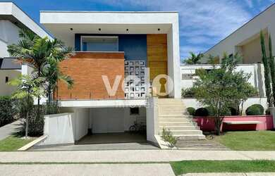 Imagem: A casa em condomínio possui 4 Dormitórios, 5 Banheiros, 4