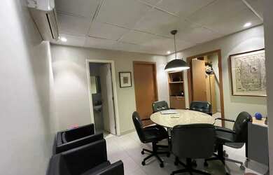 Imagem: O depósito possui 1 Vaga na garagem, 34m² de Área e está