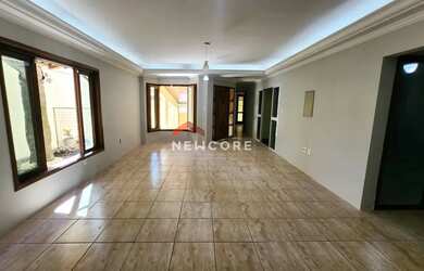 Imagem: A casa em condomínio possui 4 Dormitórios, 3 Banheiros, 5