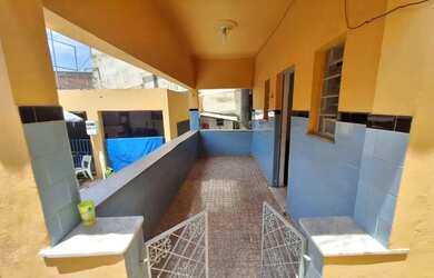 Imagem 5: Casa com piscina e churrasqueira. Terração e quintal coberto. Duque...