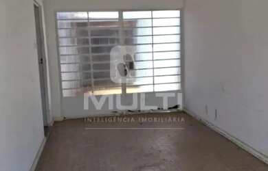 Imagem: A casa possui 3 Dormitórios, 3 Banheiros, 1 Vaga na garagem