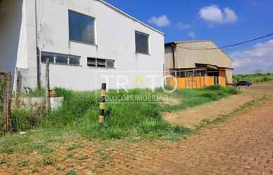 Imagem: O depósito possui 5 Vagas na garagem, 350m² de Área e está