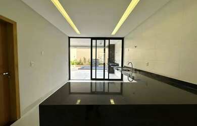 Imagem 8: Luxuoso sobrado com três suítes e piscina no Jardim Atlântico