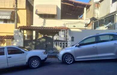 Imagem: A casa possui 3 Dormitórios, 3 Banheiros, 2 Vagas na garagem