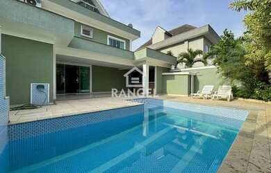 Imagem: A casa possui 4 Dormitórios, 5 Banheiros, 3 Vagas na garagem