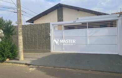 Imagem: A casa possui 2 Dormitórios, 2 Banheiros, 2 Vagas na garagem