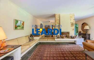 Imagem: A casa em condomínio possui 5 Dormitórios, 5 Banheiros, 5