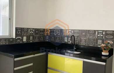 Imagem: O apartamento possui 3 Dormitórios, 1 Banheiro, 1 Vaga na garagem