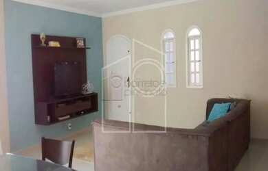 Imagem: A casa possui 3 Dormitórios, 3 Banheiros, 2 Vagas na garagem