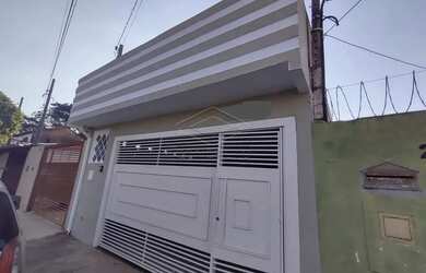 Imagem: A casa possui 2 Dormitórios, 2 Banheiros, 2 Vagas na garagem