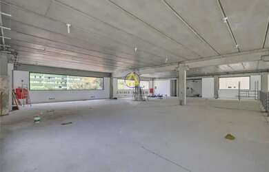 Imagem: O depósito possui 5 Vagas na garagem, 1.865m² de Área e