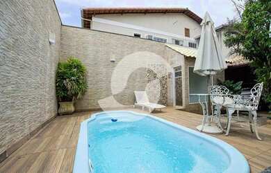 Imagem: A casa possui 3 Dormitórios, 2 Banheiros, 5 Vagas na garagem