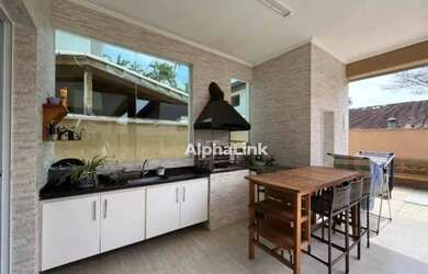 Imagem: A casa em condomínio possui 4 Dormitórios, 5 Banheiros, 2