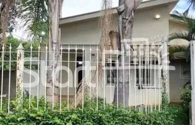 Imagem: A casa possui 2 Dormitórios, 1 Banheiro, 4 Vagas na garagem