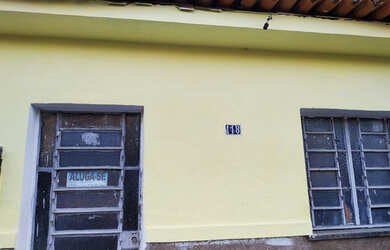 Imagem: A casa possui 2 Dormitórios, 1 Banheiro e está localizado