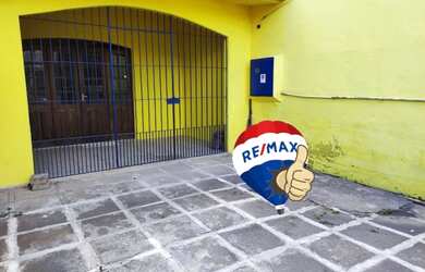 Imagem: A casa possui 2 Dormitórios, 1 Banheiro, 2 Vagas na garagem