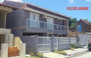 Imagem: A casa em condomínio possui 3 Dormitórios, 3 Banheiros, 1